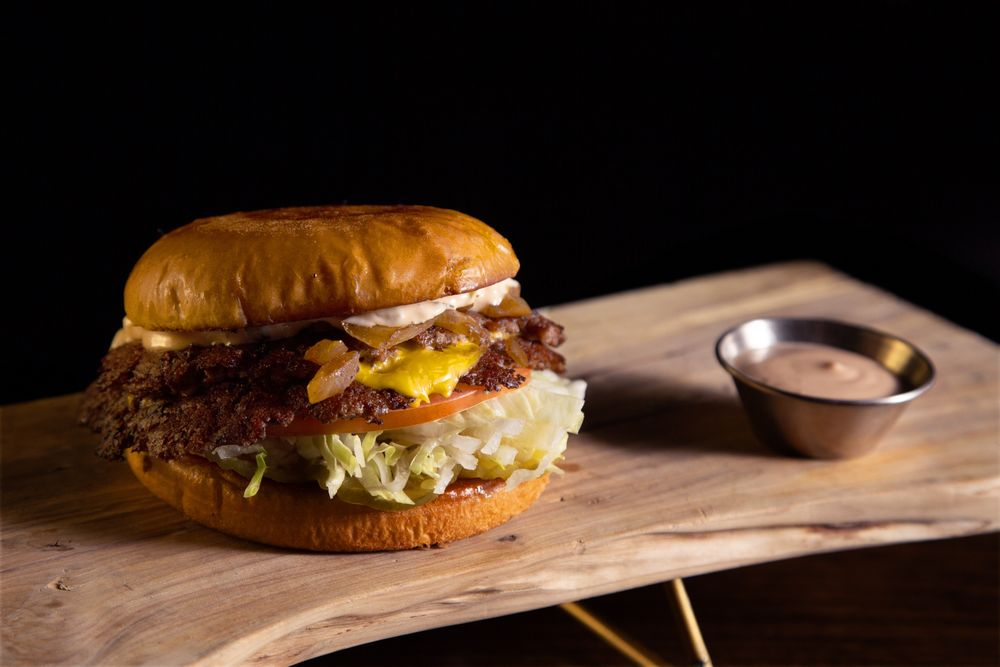 Low conversion raw restaurant burger photo